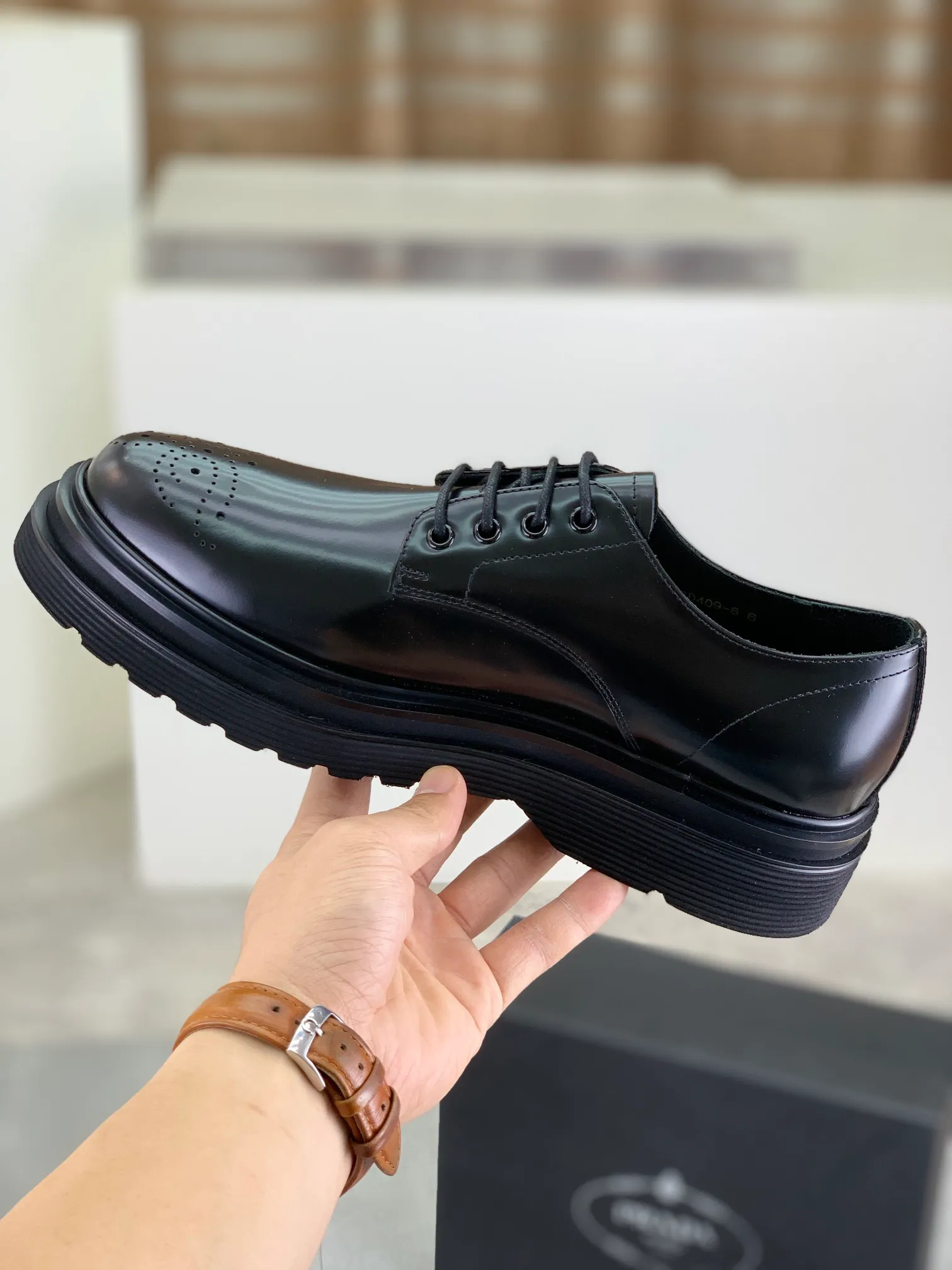 Factory price P880 💰Original quality, top version🔱 ＰＲＡＤＡ——Prada. Men's business casual leather shoes, top quality products. 1:1 shipment ⬆️Luxurious and noble👞All imported original color-rubbed open edge beads, just to create a more comfortable wearing body Tested, upper: original comfortable open-edge bead-rubbed calf leather ➕Top imported water-dyed full cow lining, original light and comfortable TPU foam combination bottom ✔️Code number: 39-44 (38.45 can be customized)